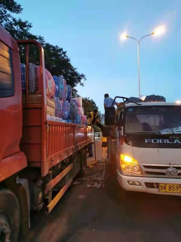 数字传说团队爱心捐赠河南物资